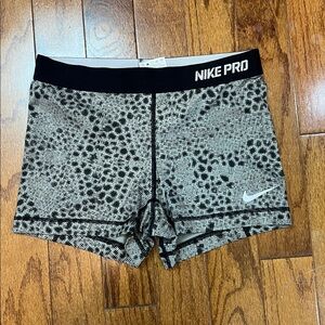 Nike Pro Medium performance athletic activewear shorts
